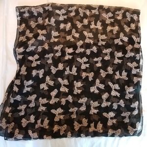 Scarf with bow design